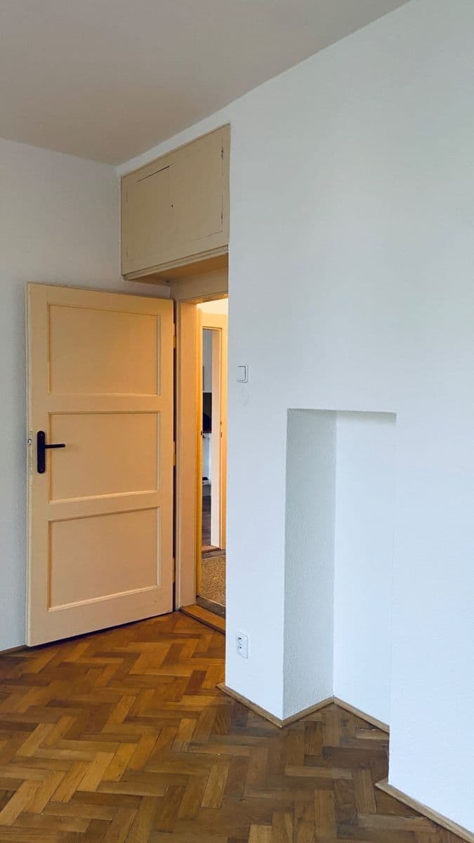 1 bedroom with open-plan kitchen flat to rent, 50 m², Komunardů, Prague, Prague 1 bedroom with open-plan kitchen flat to rent, 50 m², Komunardů, Prague, Prague