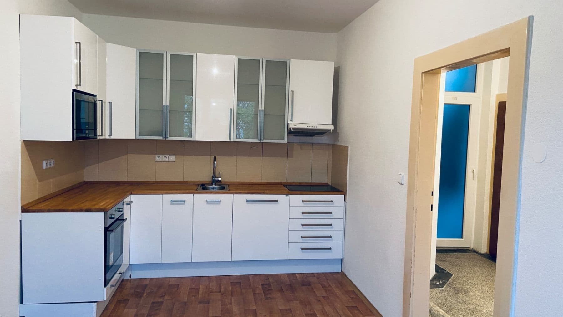 1 bedroom with open-plan kitchen flat to rent, 50 m², Komunardů, Prague, Prague 1 bedroom with open-plan kitchen flat to rent, 50 m², Komunardů, Prague, Prague