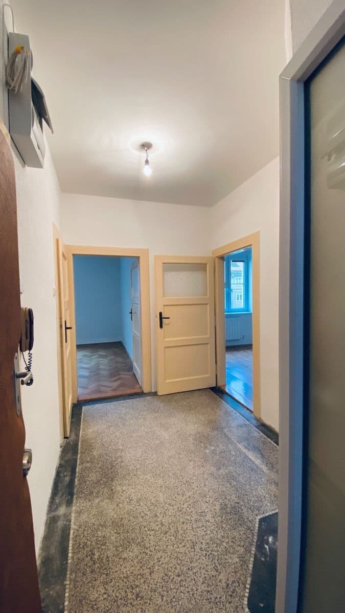 1 bedroom with open-plan kitchen flat to rent, 50 m², Komunardů, Prague, Prague 1 bedroom with open-plan kitchen flat to rent, 50 m², Komunardů, Prague, Prague