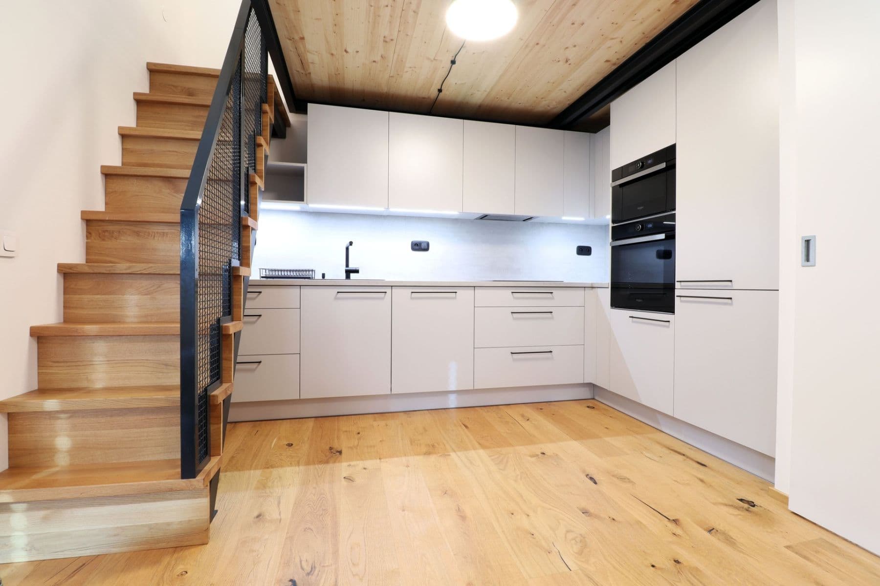 1 bedroom with open-plan kitchen flat to rent, 55 m², Naskové, Prague, Prague 1 bedroom with open-plan kitchen flat to rent, 55 m², Naskové, Prague, Prague