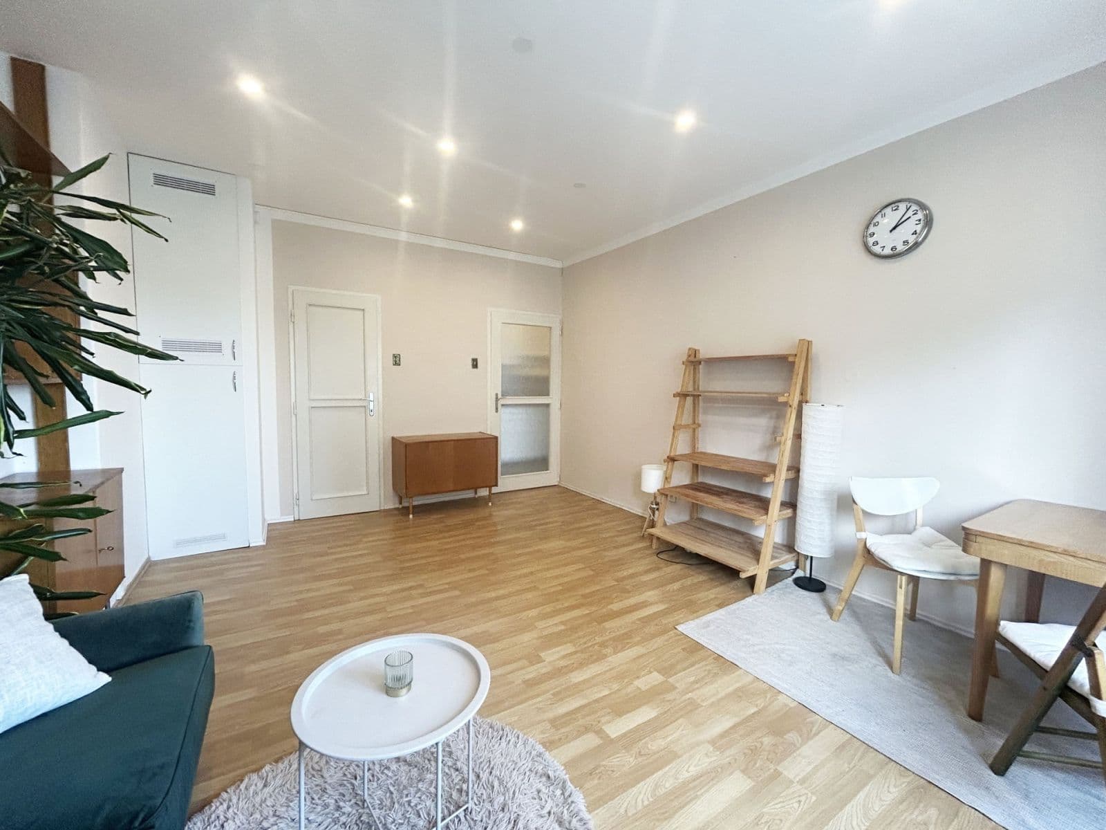 1 bedroom with open-plan kitchen flat to rent, 47 m², Jihlavská, Prague, Prague 1 bedroom with open-plan kitchen flat to rent, 47 m², Jihlavská, Prague, Prague