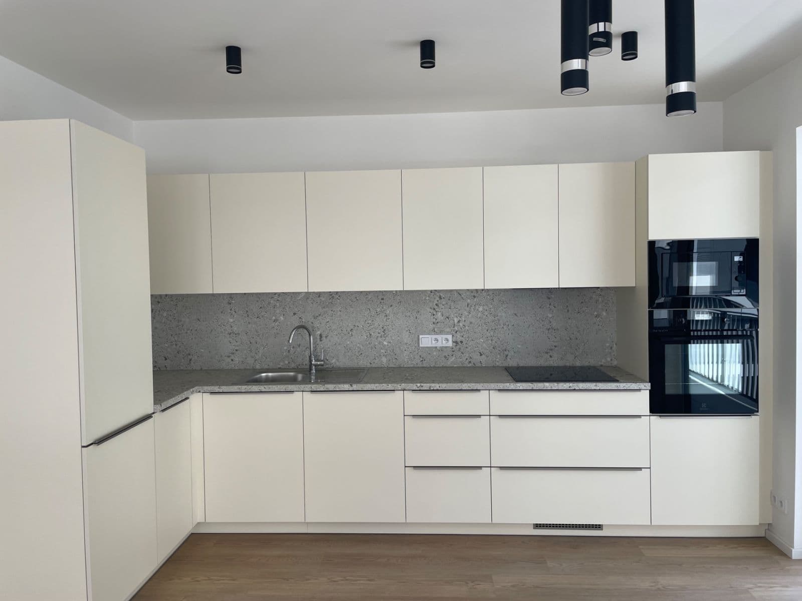1 bedroom with open-plan kitchen flat to rent, 73 m², Hábova, Prague, Prague 1 bedroom with open-plan kitchen flat to rent, 73 m², Hábova, Prague, Prague