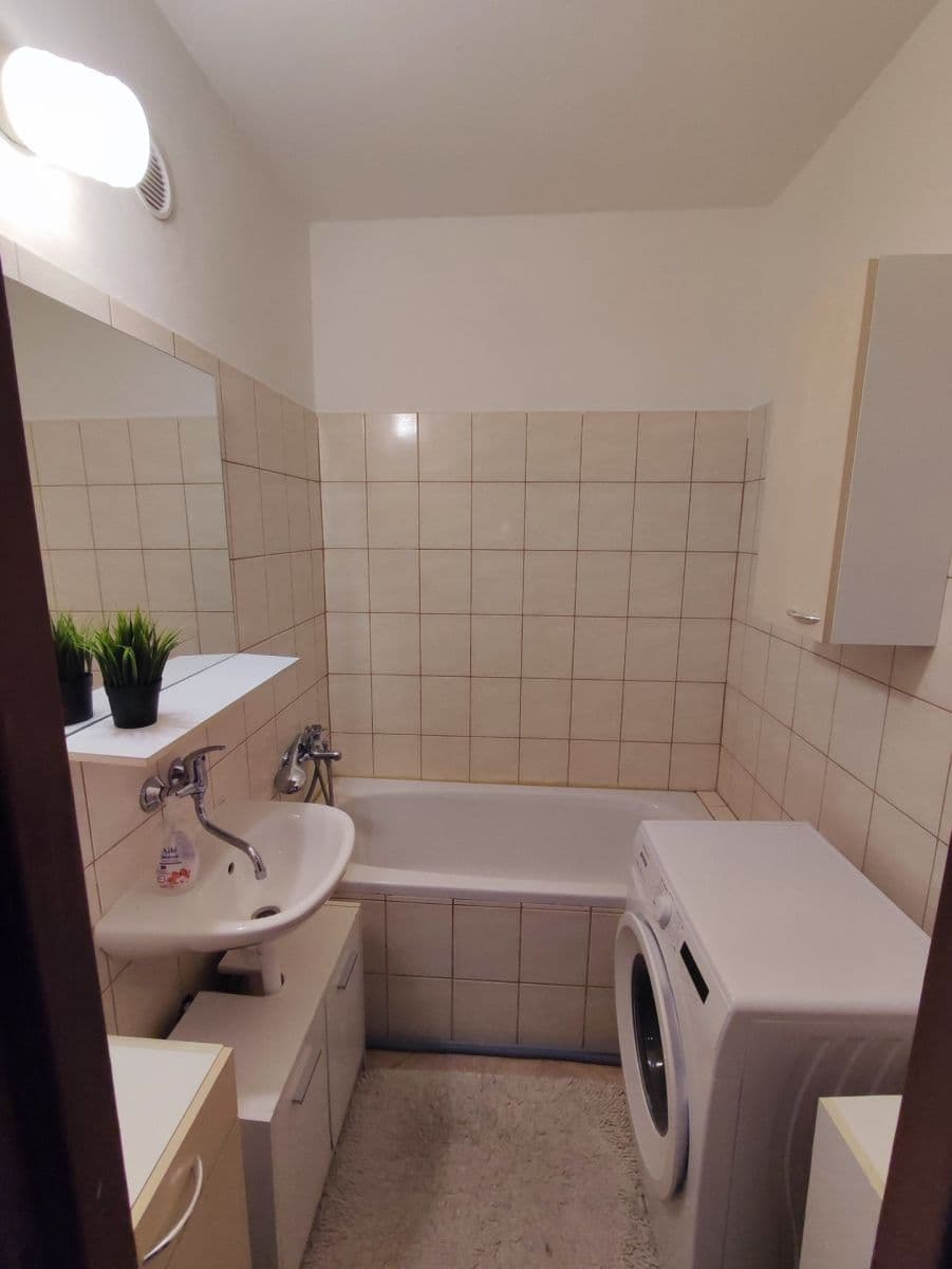 3 bedroom flat to rent, 74 m², Rovniankova, Petržalka, Bratislavský Region 3 bedroom flat to rent, 74 m², Rovniankova, Petržalka, Bratislavský Region