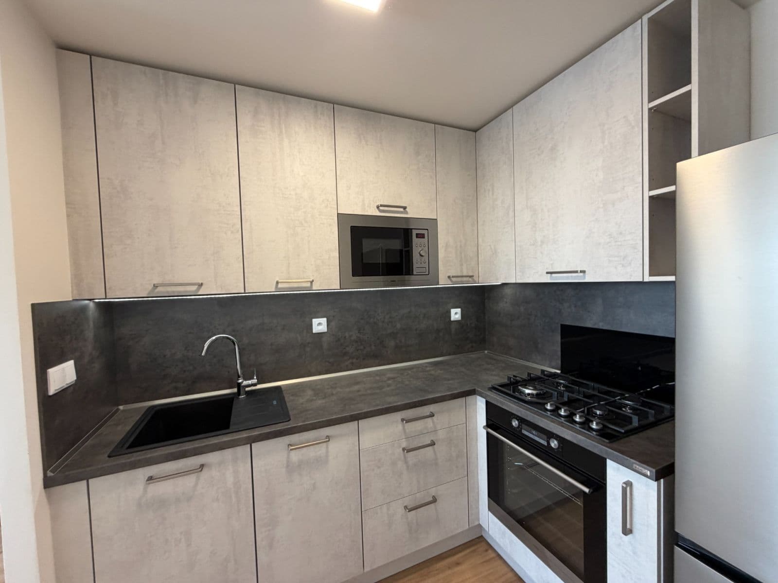 1 bedroom with open-plan kitchen flat to rent, 43 m², Mnichovická, Prague, Prague 1 bedroom with open-plan kitchen flat to rent, 43 m², Mnichovická, Prague, Prague