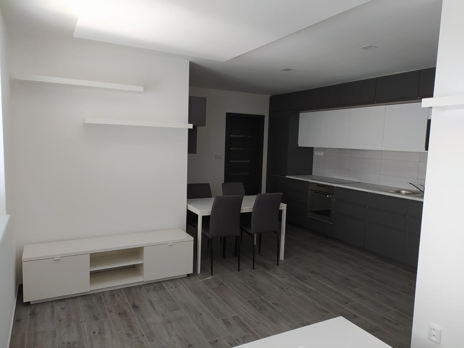 1 bedroom with open-plan kitchen flat to rent, 42 m², Čisovická, Mníšek pod Brdy, Středočeský Region 1 bedroom with open-plan kitchen flat to rent, 42 m², Čisovická, Mníšek pod Brdy, Středočeský Region