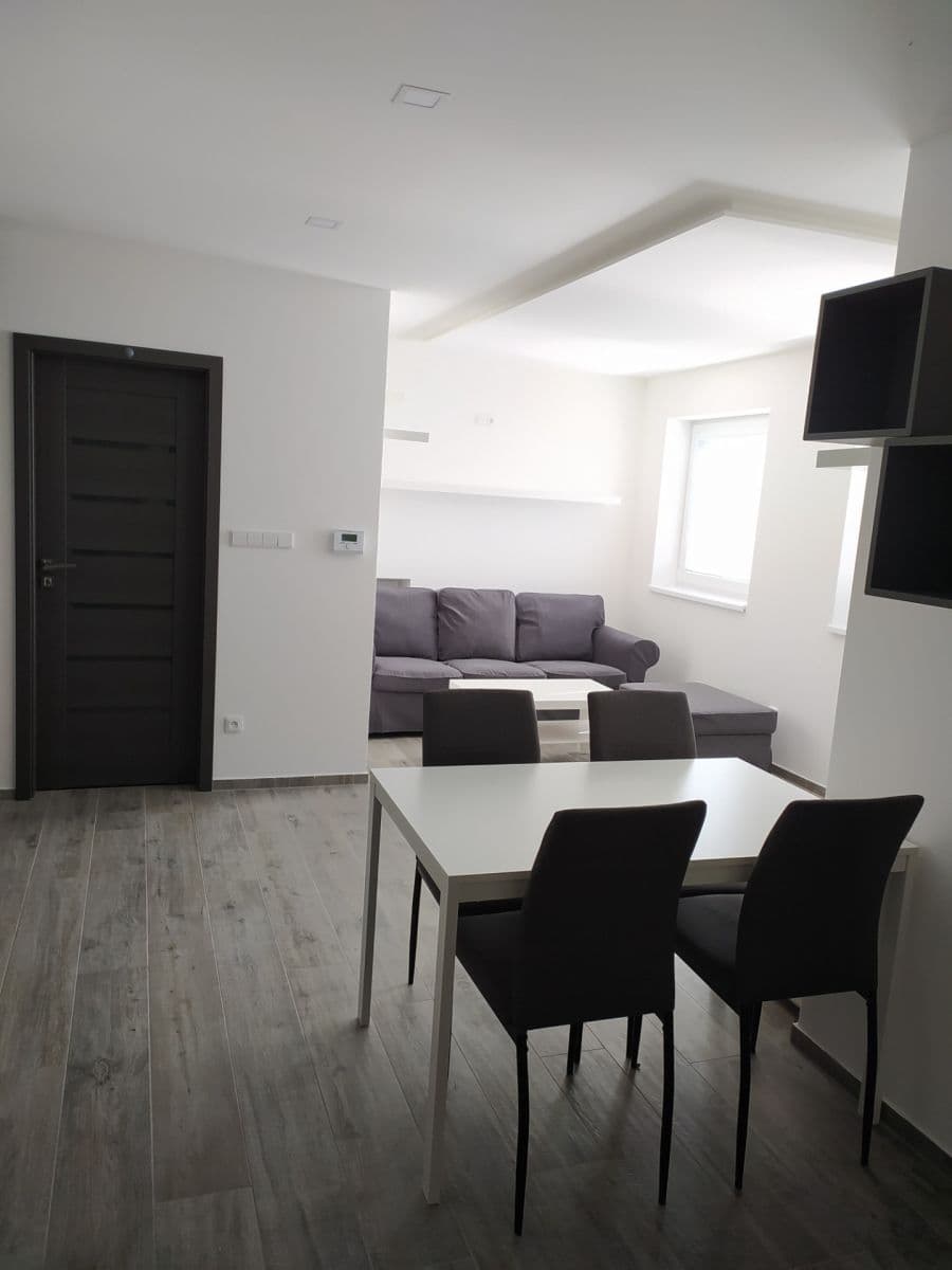 1 bedroom with open-plan kitchen flat to rent, 42 m², Čisovická, Mníšek pod Brdy, Středočeský Region 1 bedroom with open-plan kitchen flat to rent, 42 m², Čisovická, Mníšek pod Brdy, Středočeský Region