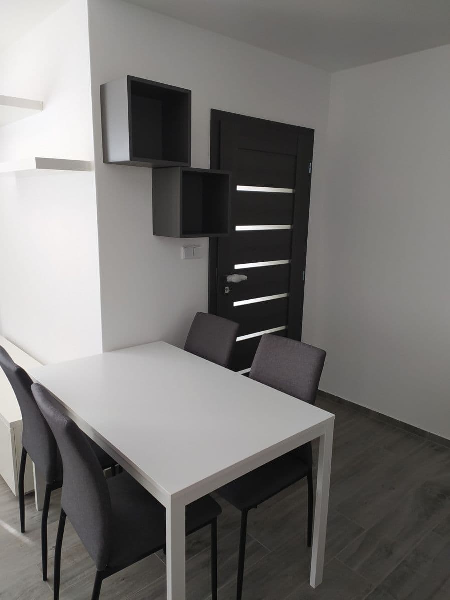 1 bedroom with open-plan kitchen flat to rent, 42 m², Čisovická, Mníšek pod Brdy, Středočeský Region 1 bedroom with open-plan kitchen flat to rent, 42 m², Čisovická, Mníšek pod Brdy, Středočeský Region