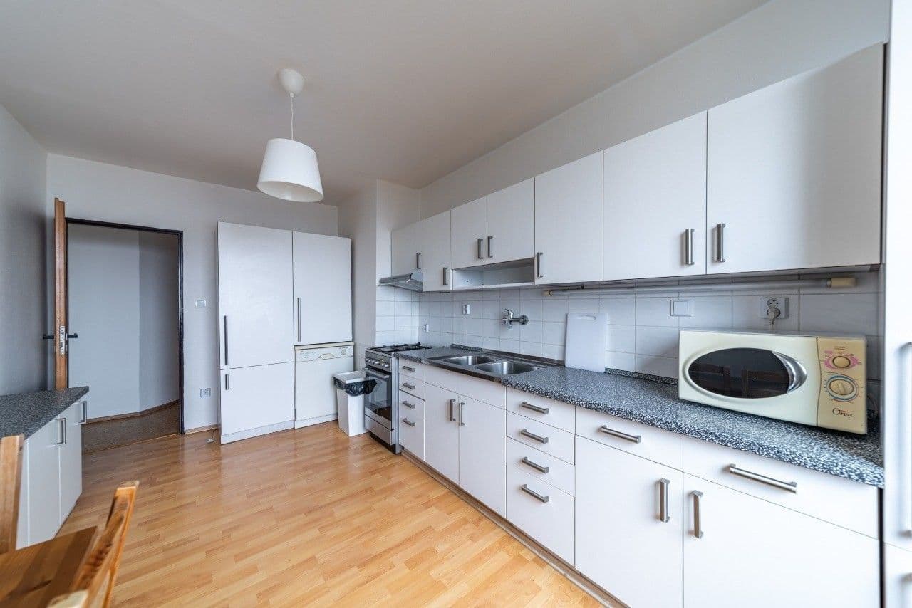 4 bedroom flat to rent, 24 m², Kříženeckého náměstí, Prague, Prague 4 bedroom flat to rent, 24 m², Kříženeckého náměstí, Prague, Prague