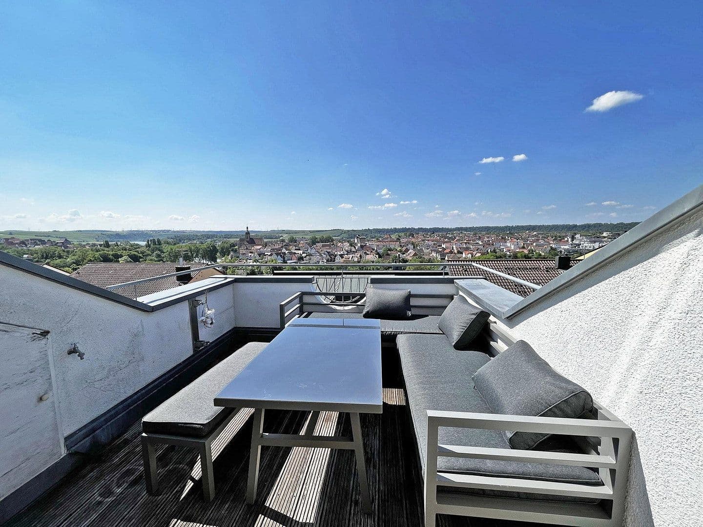 2 bedroom with open-plan kitchen flat to rent, 89 m², Lauffen am Neckar, Baden-Württemberg 2 bedroom with open-plan kitchen flat to rent, 89 m², Lauffen am Neckar, Baden-Württemberg