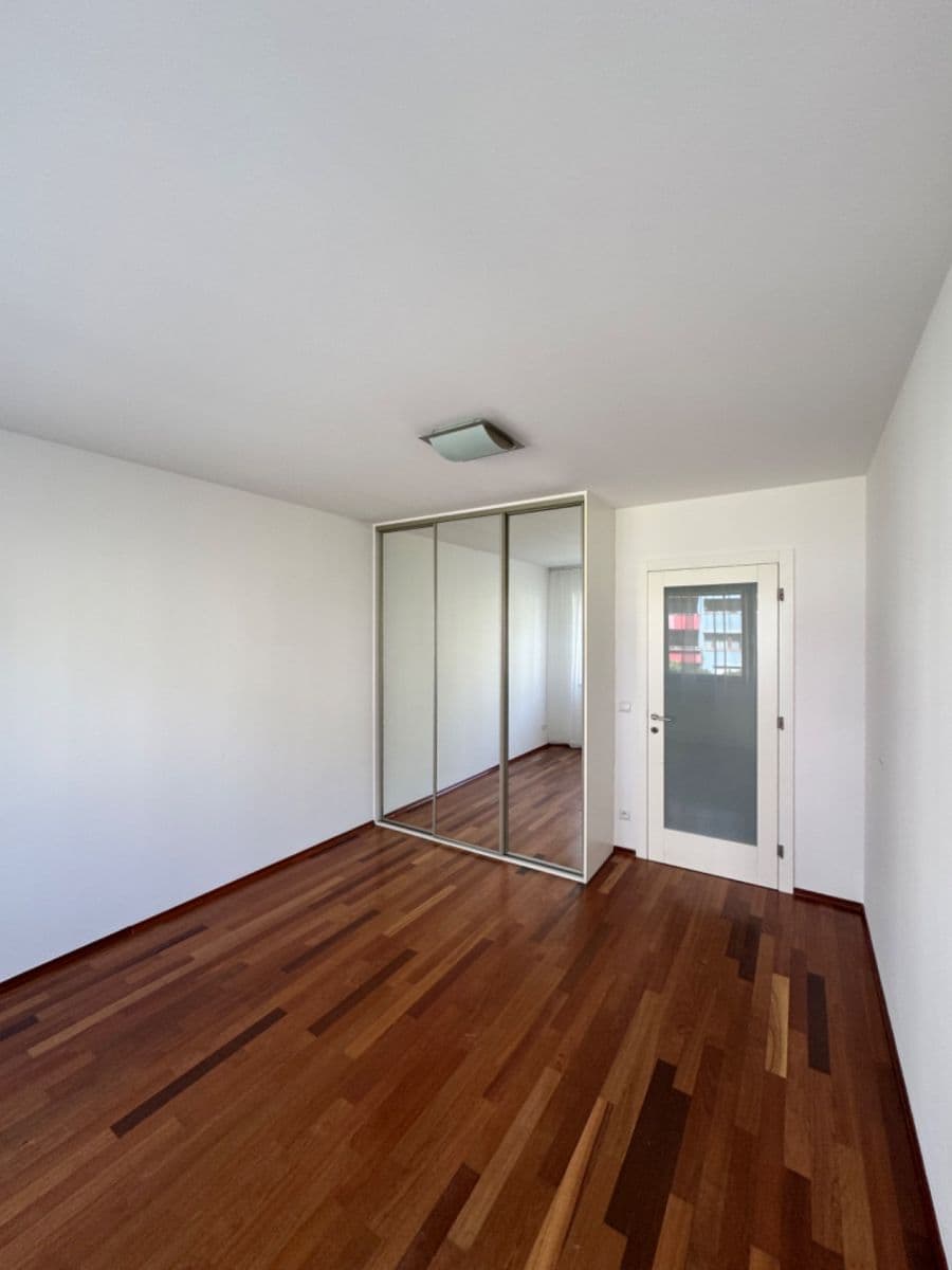 1 bedroom with open-plan kitchen flat to rent, 61 m², Paříkova, Prague, Prague 1 bedroom with open-plan kitchen flat to rent, 61 m², Paříkova, Prague, Prague