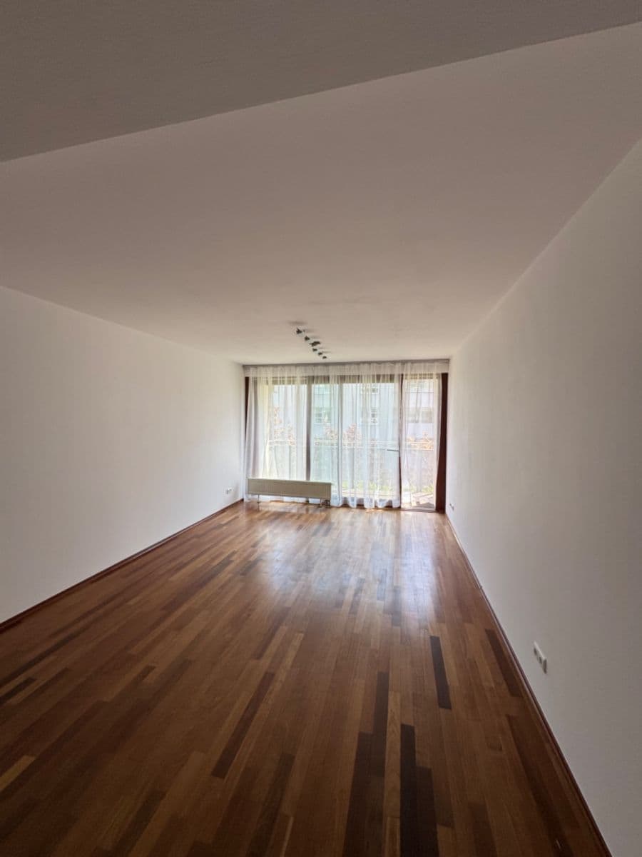 1 bedroom with open-plan kitchen flat to rent, 61 m², Paříkova, Prague, Prague 1 bedroom with open-plan kitchen flat to rent, 61 m², Paříkova, Prague, Prague