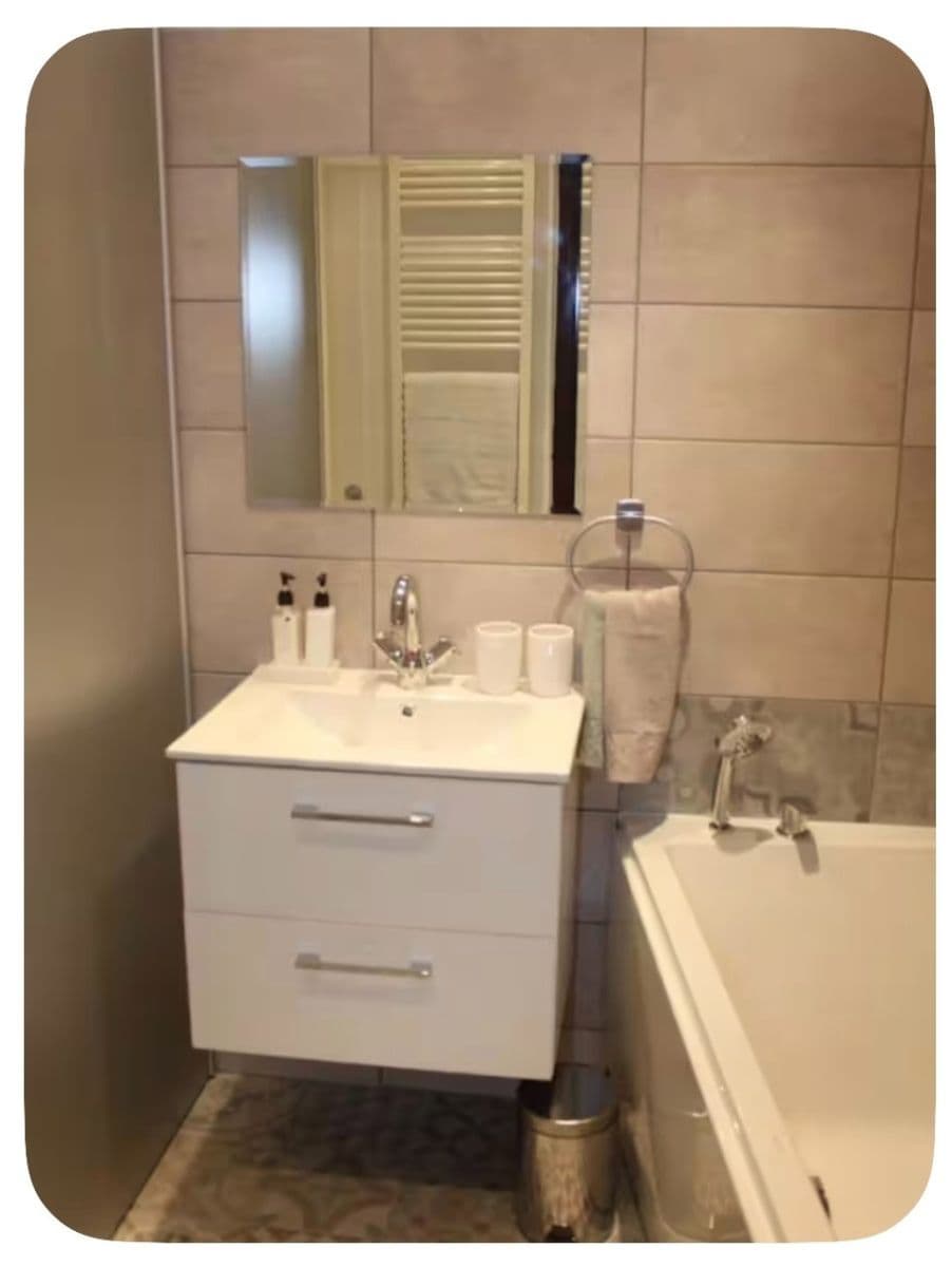 Studio flat to rent, 40 m², Orlická, Prague, Prague Studio flat to rent, 40 m², Orlická, Prague, Prague
