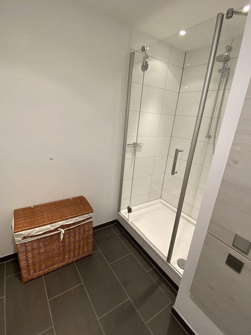 1 bedroom with open-plan kitchen flat to rent, 90 m², Bernhardstr. 147, Köln, North Rhine-Westphalia 1 bedroom with open-plan kitchen flat to rent, 90 m², Bernhardstr. 147, Köln, North Rhine-Westphalia