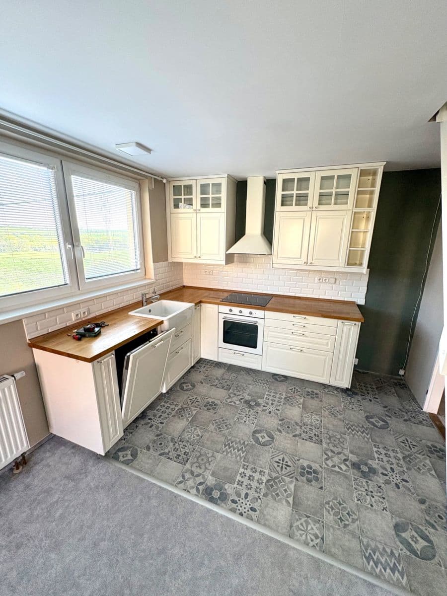 2 bedroom with open-plan kitchen flat to rent, 58 m², Okružní, Roudnice nad Labem, Ústecký Region 2 bedroom with open-plan kitchen flat to rent, 58 m², Okružní, Roudnice nad Labem, Ústecký Region