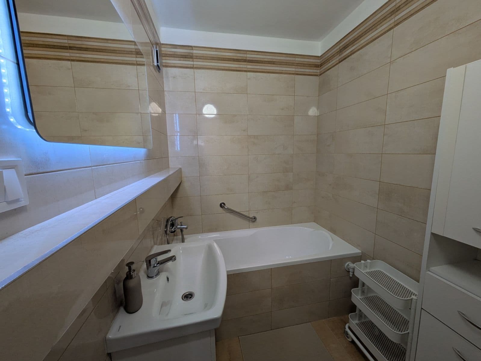 4 bedroom flat to rent, 12 m², Suchý vršek, Prague, Prague 4 bedroom flat to rent, 12 m², Suchý vršek, Prague, Prague