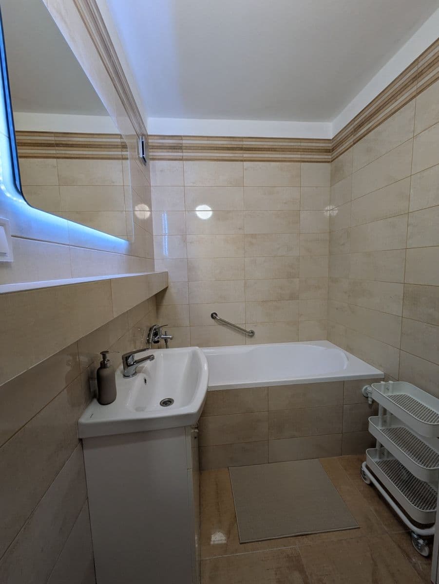 4 bedroom flat to rent, 12 m², Suchý vršek, Prague, Prague 4 bedroom flat to rent, 12 m², Suchý vršek, Prague, Prague