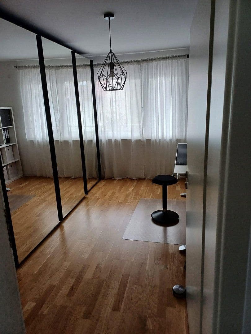 3 bedroom with open-plan kitchen flat to rent, 100 m², Tamm, Baden-Württemberg 3 bedroom with open-plan kitchen flat to rent, 100 m², Tamm, Baden-Württemberg