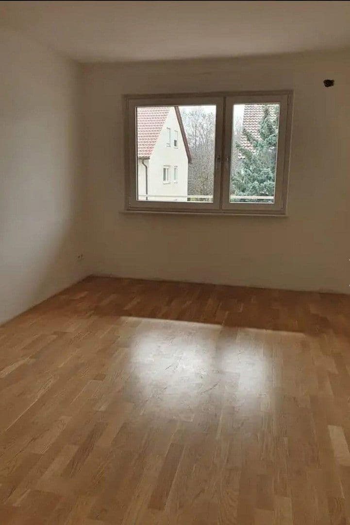 3 bedroom with open-plan kitchen flat to rent, 100 m², Tamm, Baden-Württemberg 3 bedroom with open-plan kitchen flat to rent, 100 m², Tamm, Baden-Württemberg