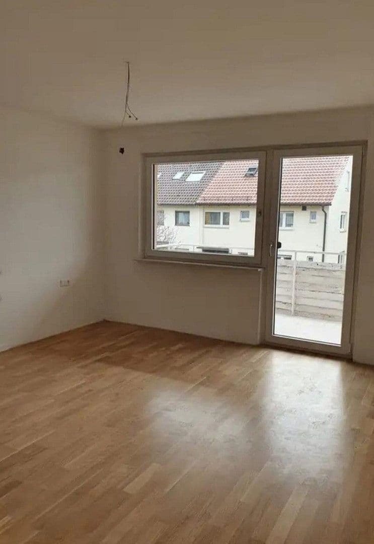 3 bedroom with open-plan kitchen flat to rent, 100 m², Tamm, Baden-Württemberg 3 bedroom with open-plan kitchen flat to rent, 100 m², Tamm, Baden-Württemberg
