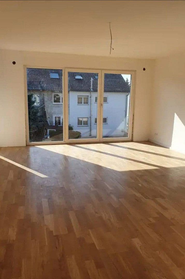 3 bedroom with open-plan kitchen flat to rent, 100 m², Tamm, Baden-Württemberg 3 bedroom with open-plan kitchen flat to rent, 100 m², Tamm, Baden-Württemberg