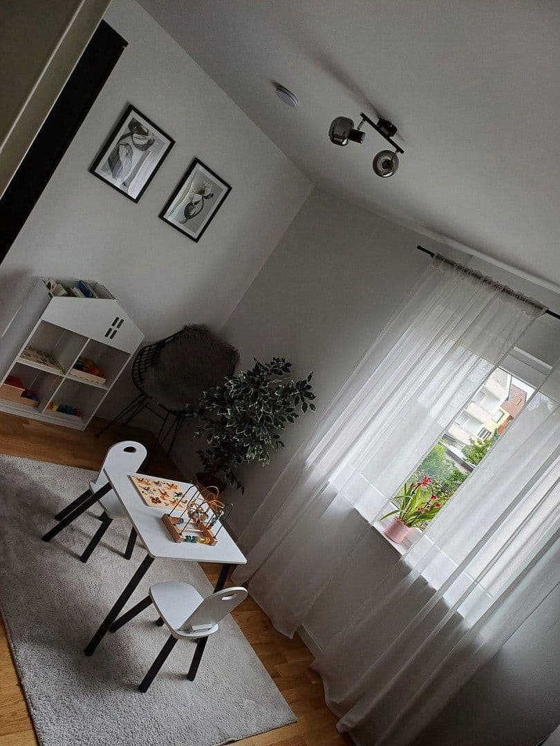 3 bedroom with open-plan kitchen flat to rent, 100 m², Tamm, Baden-Württemberg 3 bedroom with open-plan kitchen flat to rent, 100 m², Tamm, Baden-Württemberg