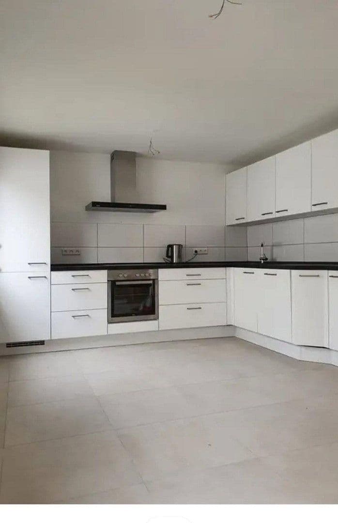 3 bedroom with open-plan kitchen flat to rent, 100 m², Tamm, Baden-Württemberg 3 bedroom with open-plan kitchen flat to rent, 100 m², Tamm, Baden-Württemberg