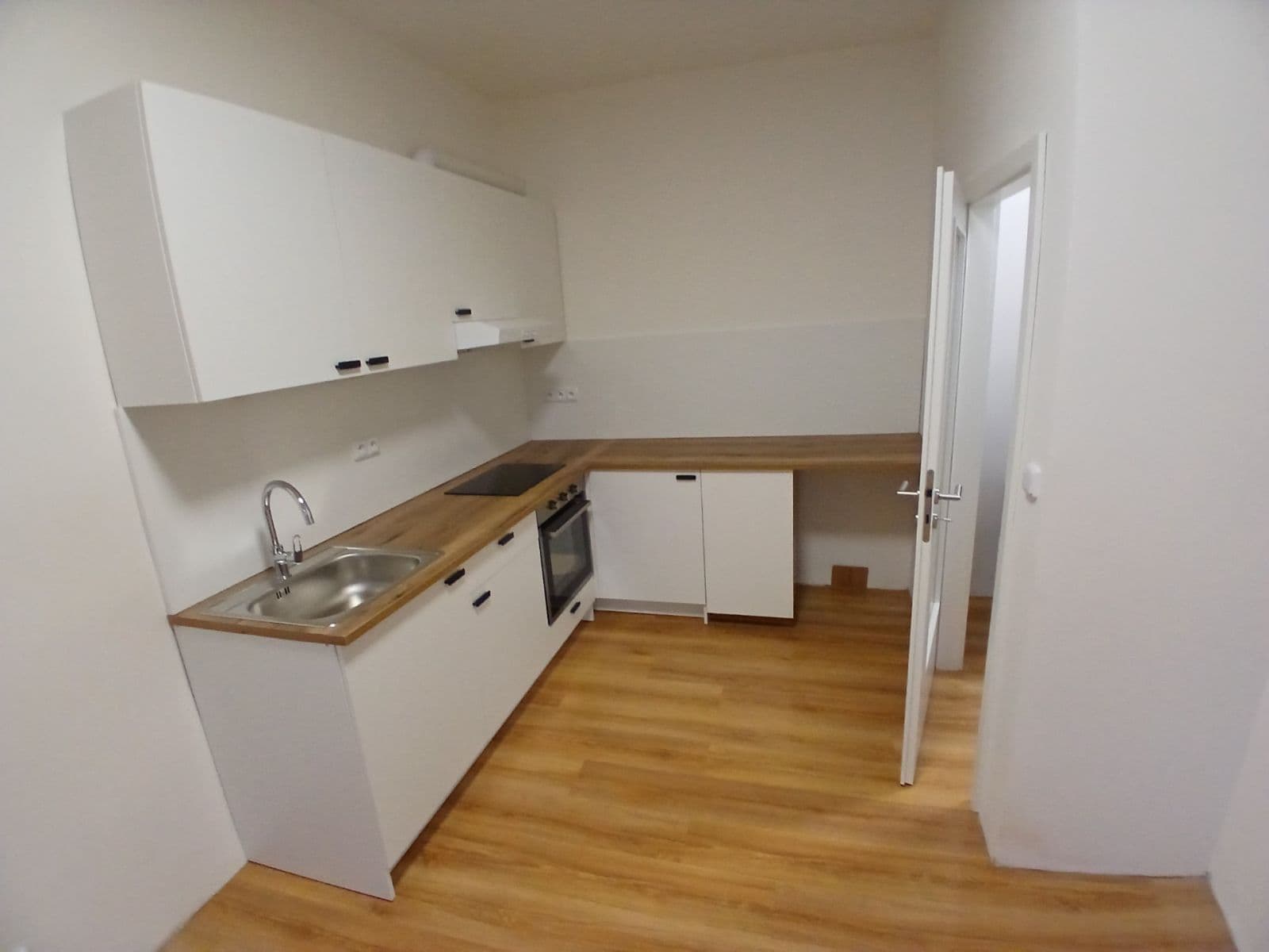 1 bedroom with open-plan kitchen flat to rent, 34 m², Českomoravská, Prague, Prague 1 bedroom with open-plan kitchen flat to rent, 34 m², Českomoravská, Prague, Prague