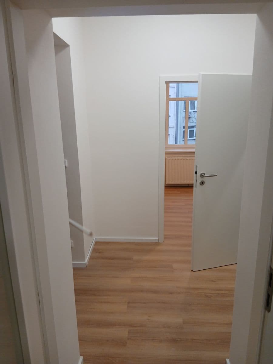 1 bedroom with open-plan kitchen flat to rent, 34 m², Českomoravská, Prague, Prague 1 bedroom with open-plan kitchen flat to rent, 34 m², Českomoravská, Prague, Prague