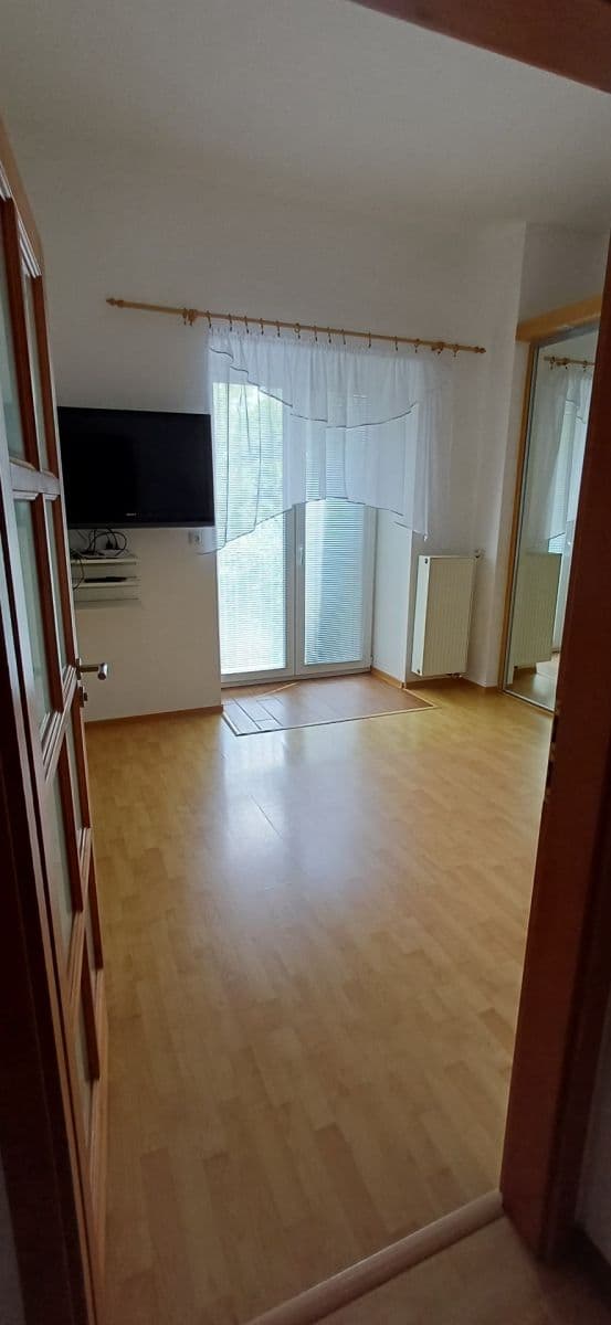 1 bedroom with open-plan kitchen flat to rent, 65 m², Jana Morávka, Jílové u Prahy, Středočeský Region 1 bedroom with open-plan kitchen flat to rent, 65 m², Jana Morávka, Jílové u Prahy, Středočeský Region