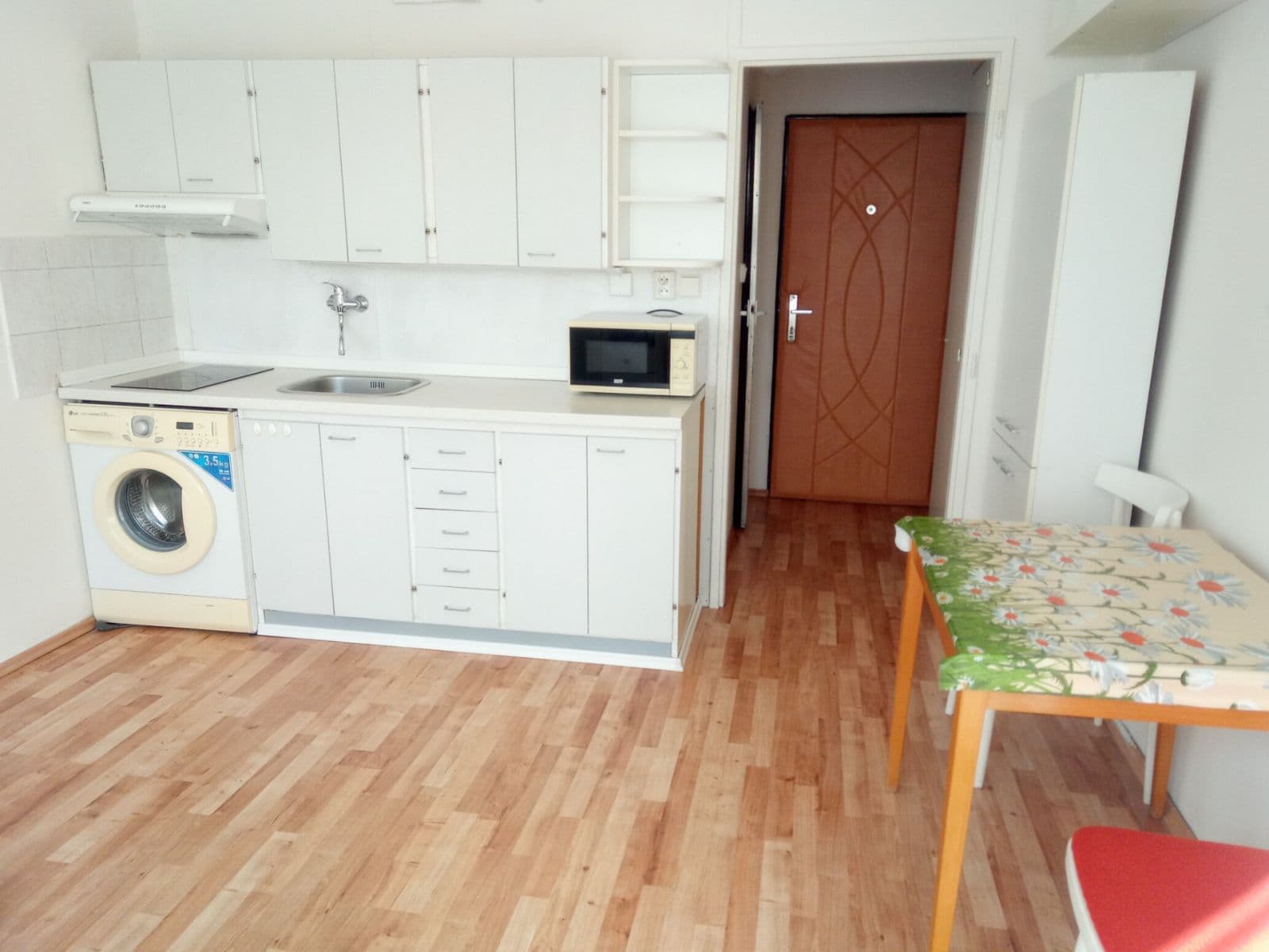 Studio flat to rent, 21 m², nám. Přátelství, Prachatice, Jihočeský Region Studio flat to rent, 21 m², nám. Přátelství, Prachatice, Jihočeský Region