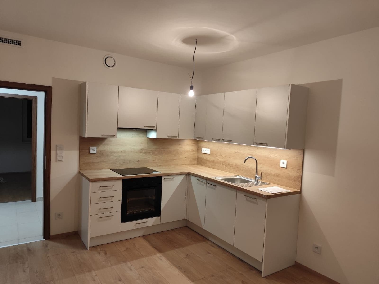 2 bedroom with open-plan kitchen flat to rent, 67 m², Arnošta Staňka, Prague, Prague 2 bedroom with open-plan kitchen flat to rent, 67 m², Arnošta Staňka, Prague, Prague
