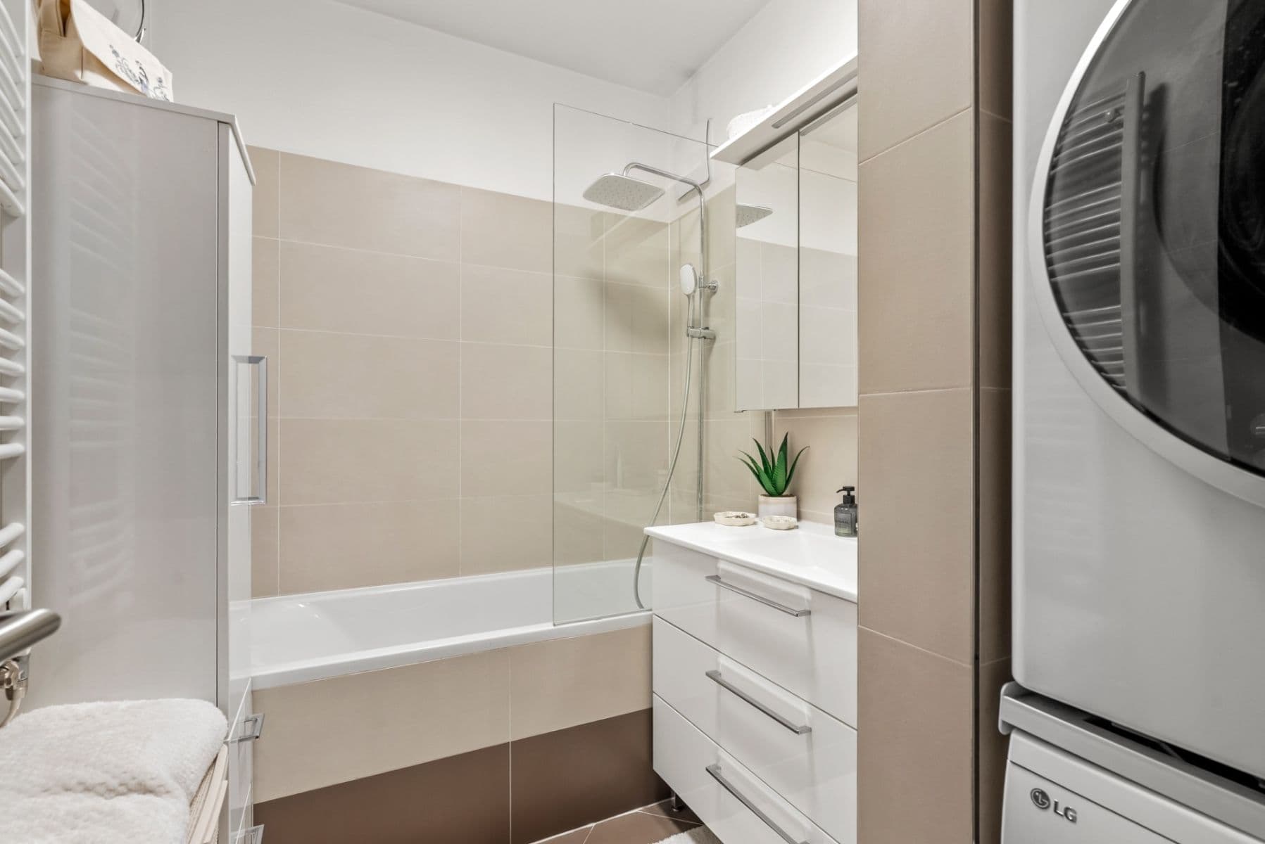 2 bedroom with open-plan kitchen flat for sale, 87 m², Hlučkova, Prague, Prague 2 bedroom with open-plan kitchen flat for sale, 87 m², Hlučkova, Prague, Prague