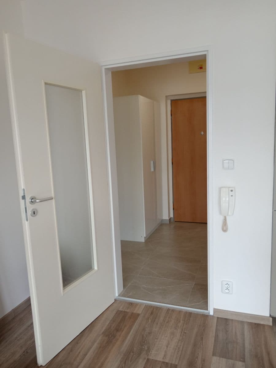 Studio flat to rent, 34 m², Sluneční náměstí, Prague, Prague Studio flat to rent, 34 m², Sluneční náměstí, Prague, Prague