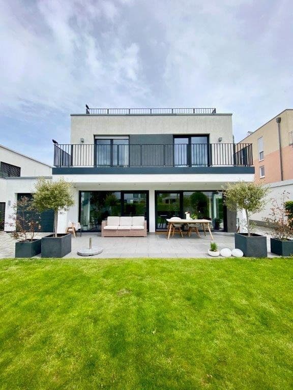 house to rent, 254 m², Ottilie-Wildermuth-Weg 4, Frankfurt, Hesse house to rent, 254 m², Ottilie-Wildermuth-Weg 4, Frankfurt, Hesse