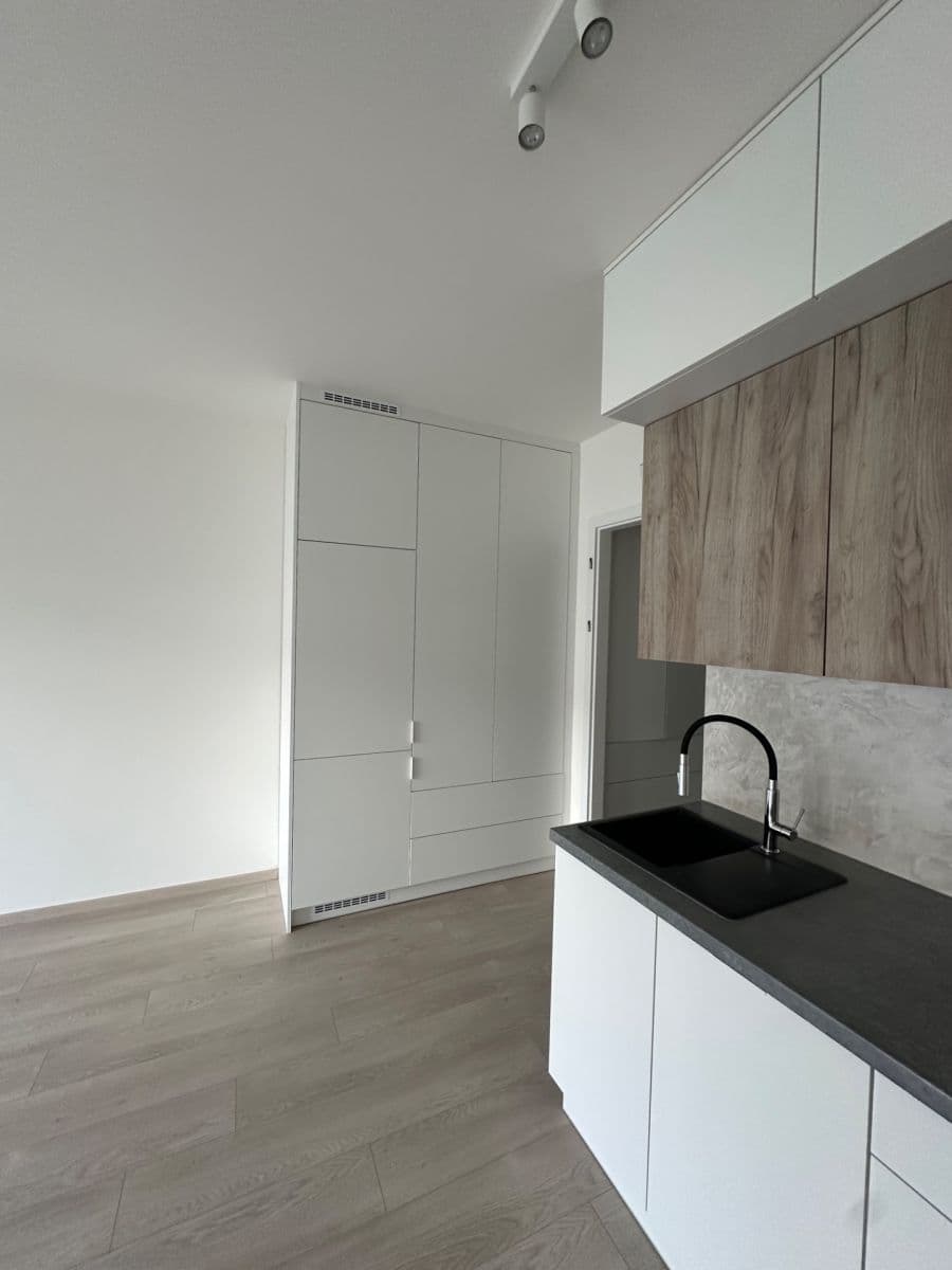 Studio flat to rent, 36 m², Bukačova, Prague, Prague Studio flat to rent, 36 m², Bukačova, Prague, Prague