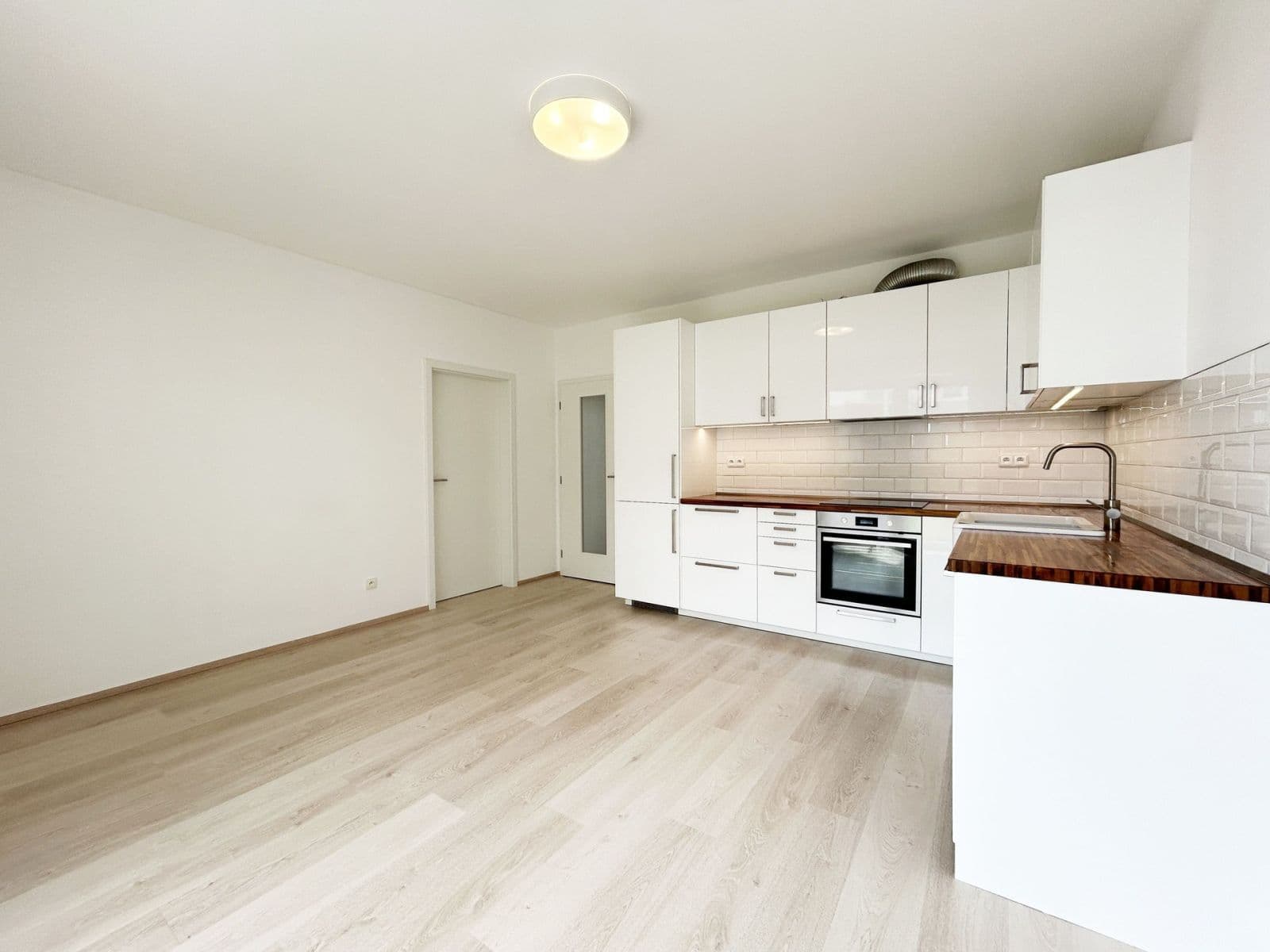 2 bedroom with open-plan kitchen flat to rent, 60 m², Příhodova, Chýně, Středočeský Region 2 bedroom with open-plan kitchen flat to rent, 60 m², Příhodova, Chýně, Středočeský Region