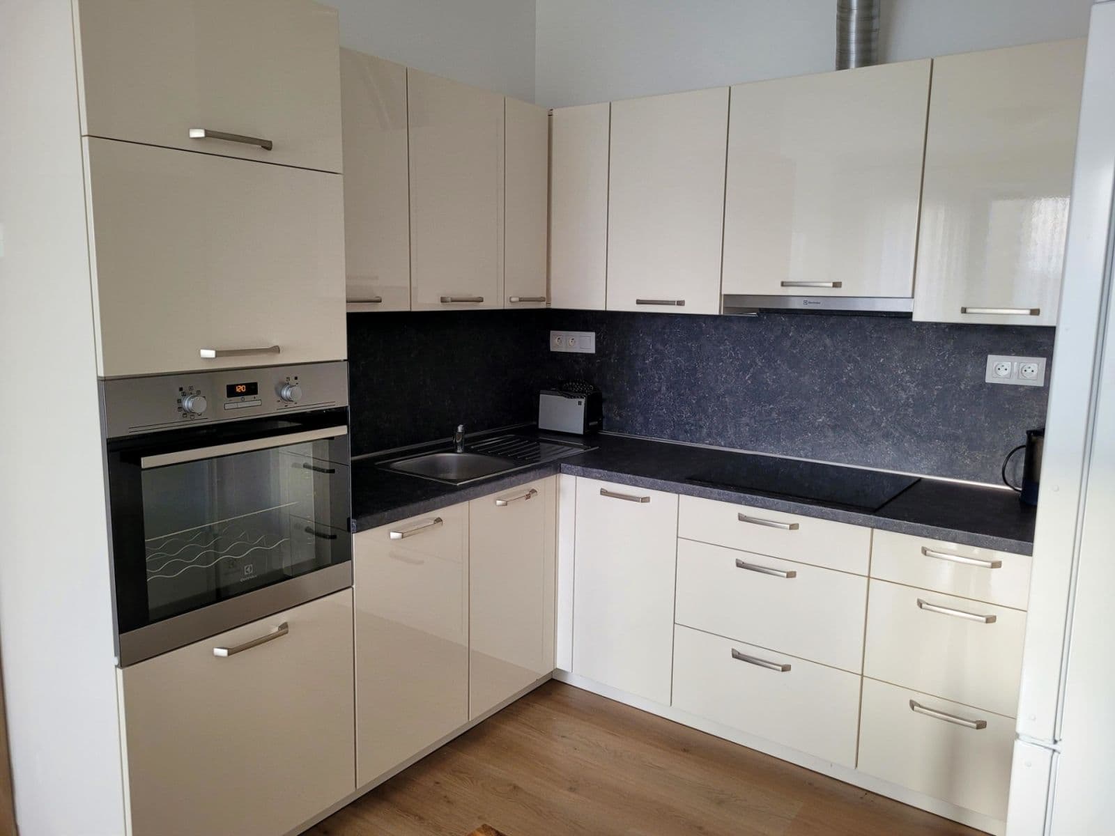 1 bedroom with open-plan kitchen flat to rent, 60 m², Nad Úžlabinou, Prague, Prague 1 bedroom with open-plan kitchen flat to rent, 60 m², Nad Úžlabinou, Prague, Prague