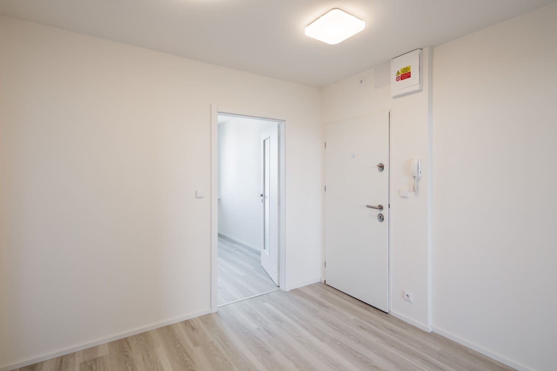 2 bedroom with open-plan kitchen flat to rent, 67 m², Mirovická, Prague, Prague 2 bedroom with open-plan kitchen flat to rent, 67 m², Mirovická, Prague, Prague