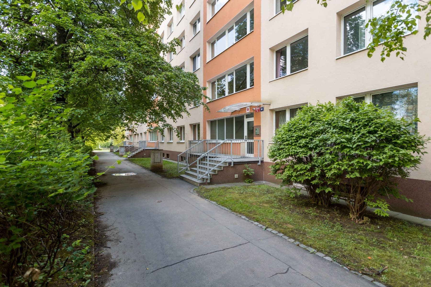 2 bedroom with open-plan kitchen flat to rent, 67 m², Mirovická, Prague, Prague 2 bedroom with open-plan kitchen flat to rent, 67 m², Mirovická, Prague, Prague