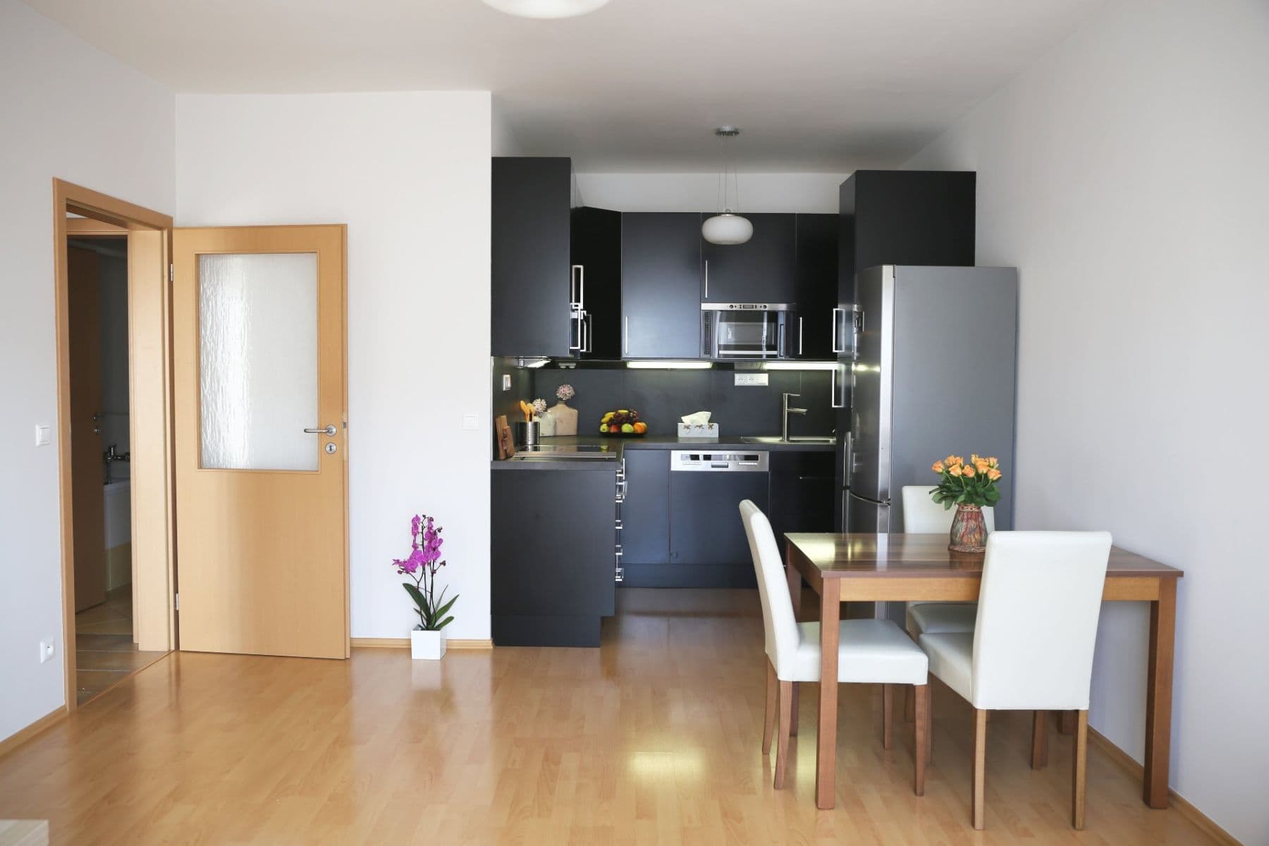 1 bedroom with open-plan kitchen flat to rent, 57 m², Lomená, Zbuzany, Středočeský Region 1 bedroom with open-plan kitchen flat to rent, 57 m², Lomená, Zbuzany, Středočeský Region