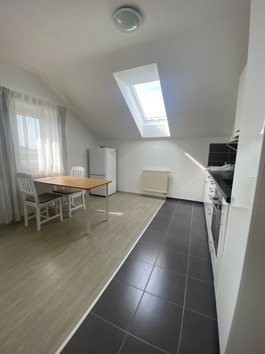 1 bedroom with open-plan kitchen flat to rent, 50 m², Nádražní, Zbuzany, Středočeský Region 1 bedroom with open-plan kitchen flat to rent, 50 m², Nádražní, Zbuzany, Středočeský Region