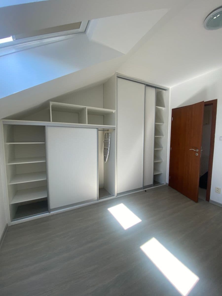 1 bedroom with open-plan kitchen flat to rent, 50 m², Nádražní, Zbuzany, Středočeský Region 1 bedroom with open-plan kitchen flat to rent, 50 m², Nádražní, Zbuzany, Středočeský Region