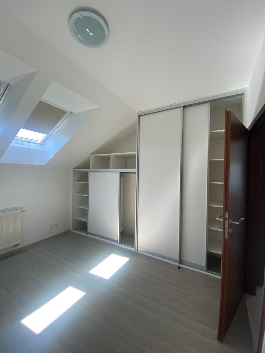 1 bedroom with open-plan kitchen flat to rent, 50 m², Nádražní, Zbuzany, Středočeský Region 1 bedroom with open-plan kitchen flat to rent, 50 m², Nádražní, Zbuzany, Středočeský Region