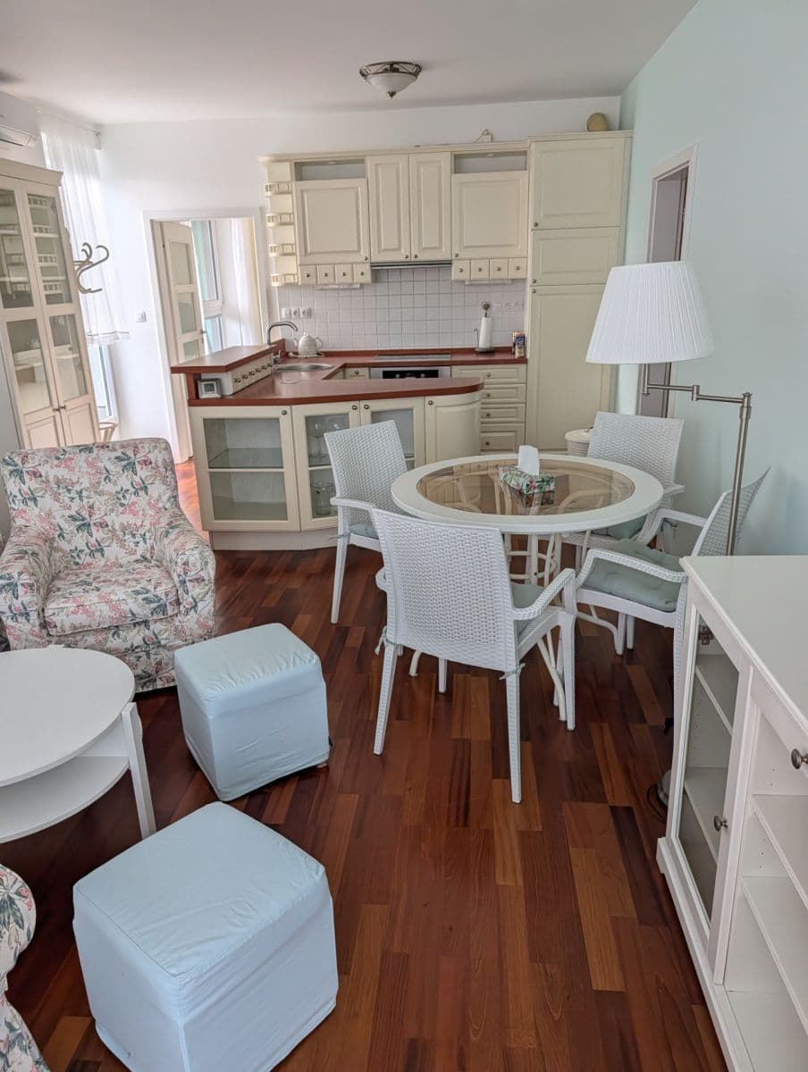 2 bedroom with open-plan kitchen flat to rent, 63 m², Pod Harfou, Prague, Prague 2 bedroom with open-plan kitchen flat to rent, 63 m², Pod Harfou, Prague, Prague
