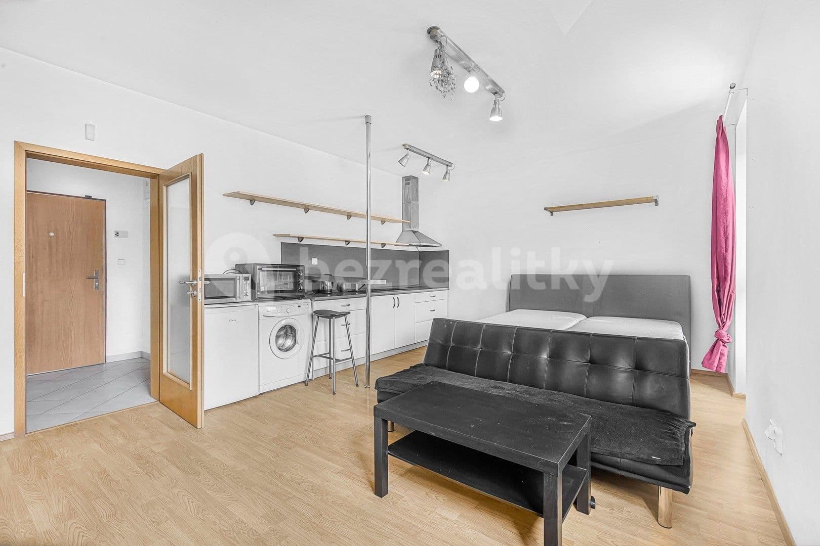 Studio flat to rent, 34 m², Plzeňská, Prague, Prague Studio flat to rent, 34 m², Plzeňská, Prague, Prague