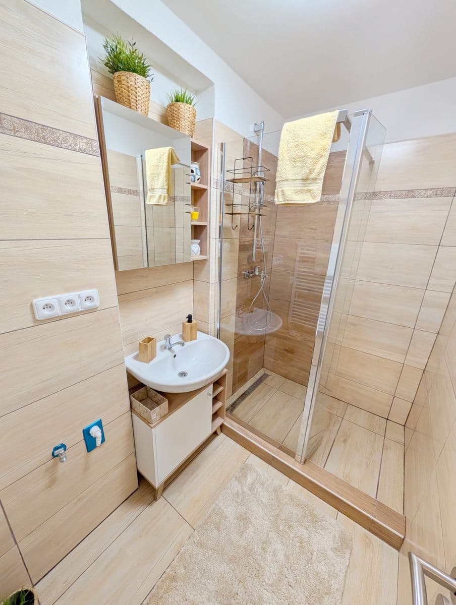 2 bedroom with open-plan kitchen flat to rent, 65 m², U Švédské kaple, Opava, Moravskoslezský Region 2 bedroom with open-plan kitchen flat to rent, 65 m², U Švédské kaple, Opava, Moravskoslezský Region