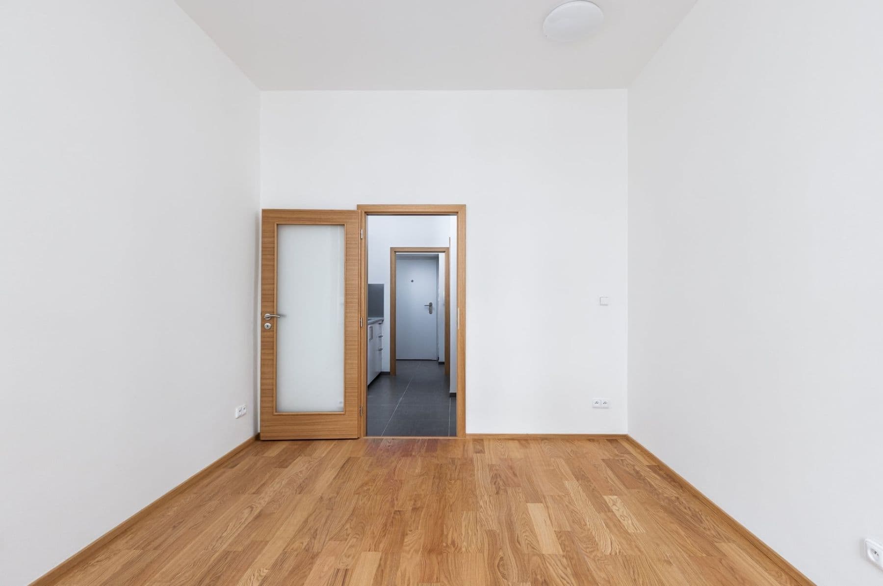 Studio flat to rent, 29 m², Seifertova, Prague, Prague Studio flat to rent, 29 m², Seifertova, Prague, Prague