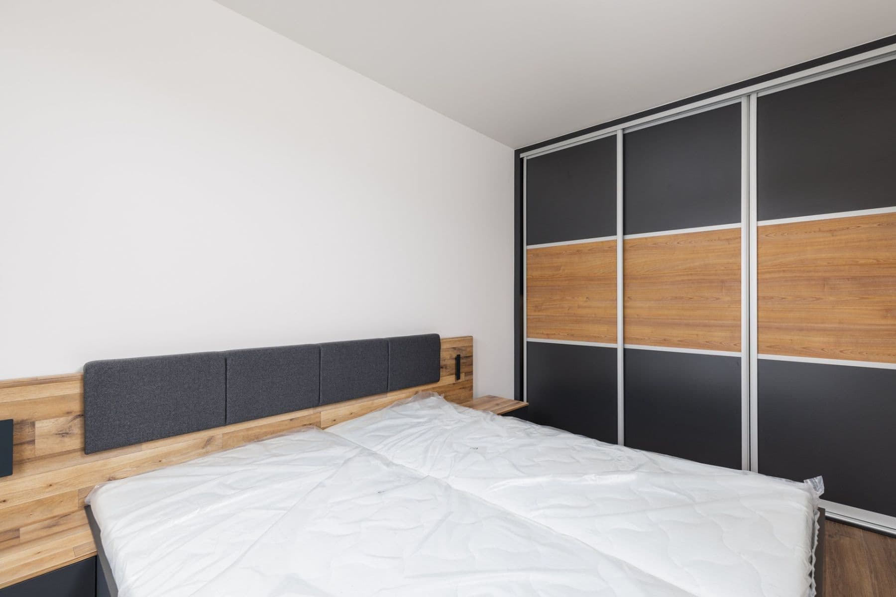 1 bedroom with open-plan kitchen flat to rent, 48 m², V domově, Prague, Prague 1 bedroom with open-plan kitchen flat to rent, 48 m², V domově, Prague, Prague
