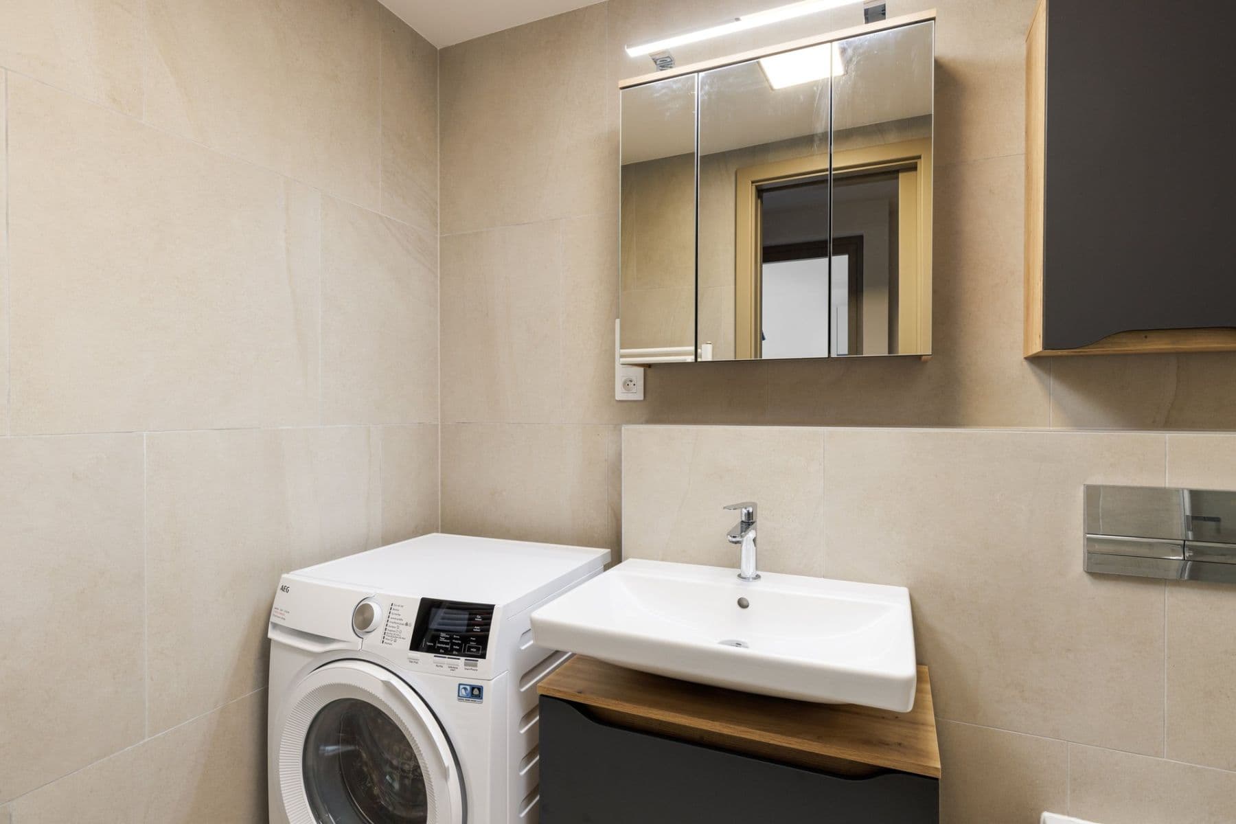 1 bedroom with open-plan kitchen flat to rent, 48 m², V domově, Prague, Prague 1 bedroom with open-plan kitchen flat to rent, 48 m², V domově, Prague, Prague