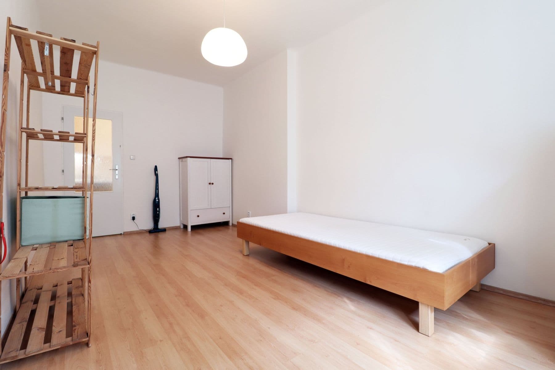 1 bedroom with open-plan kitchen flat to rent, 40 m², Buchovcova, Prague, Prague 1 bedroom with open-plan kitchen flat to rent, 40 m², Buchovcova, Prague, Prague